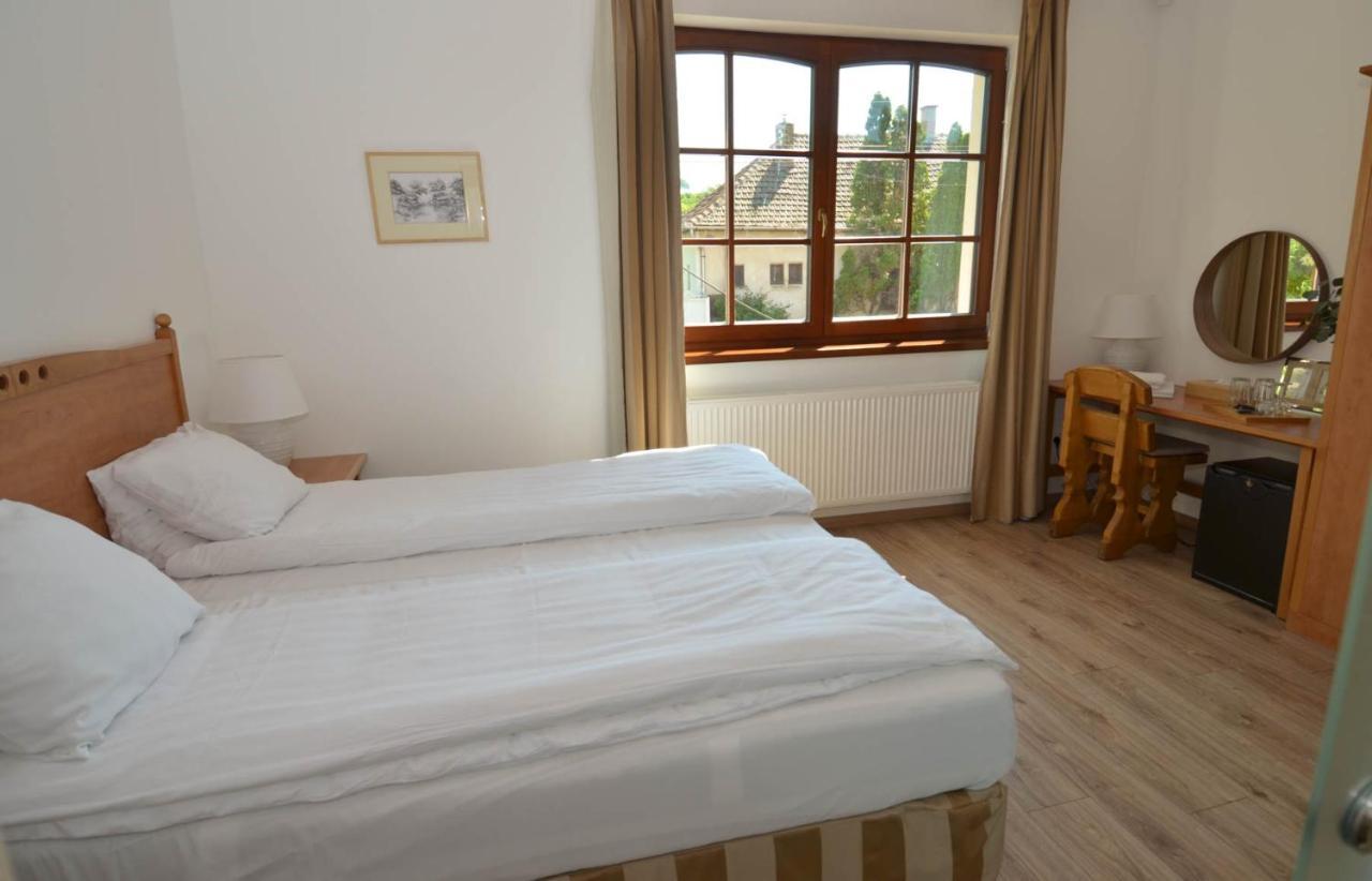 Buzas Pince Vendeghaz Hotel Ecséd Eksteriør billede