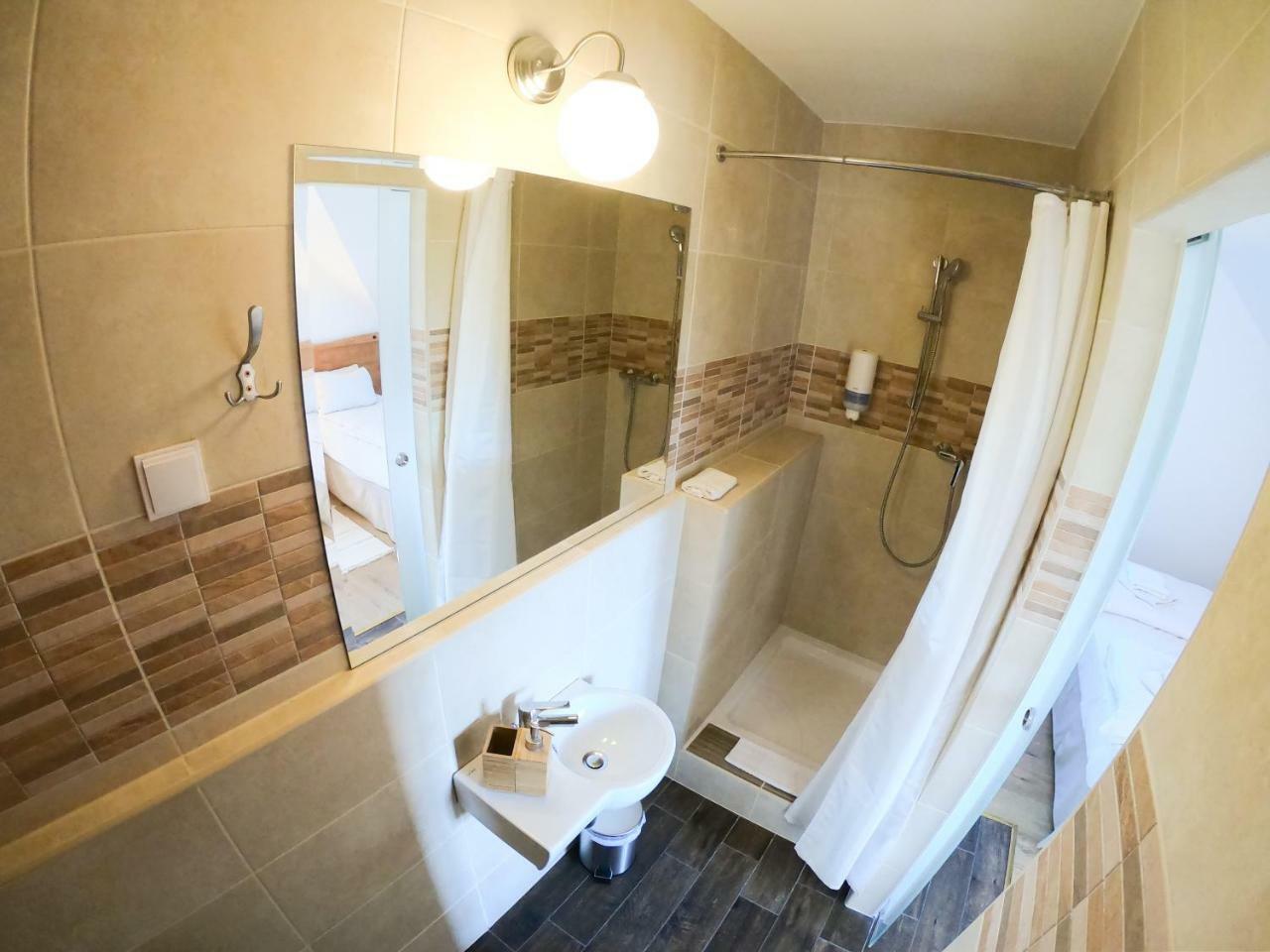 Buzas Pince Vendeghaz Hotel Ecséd Eksteriør billede