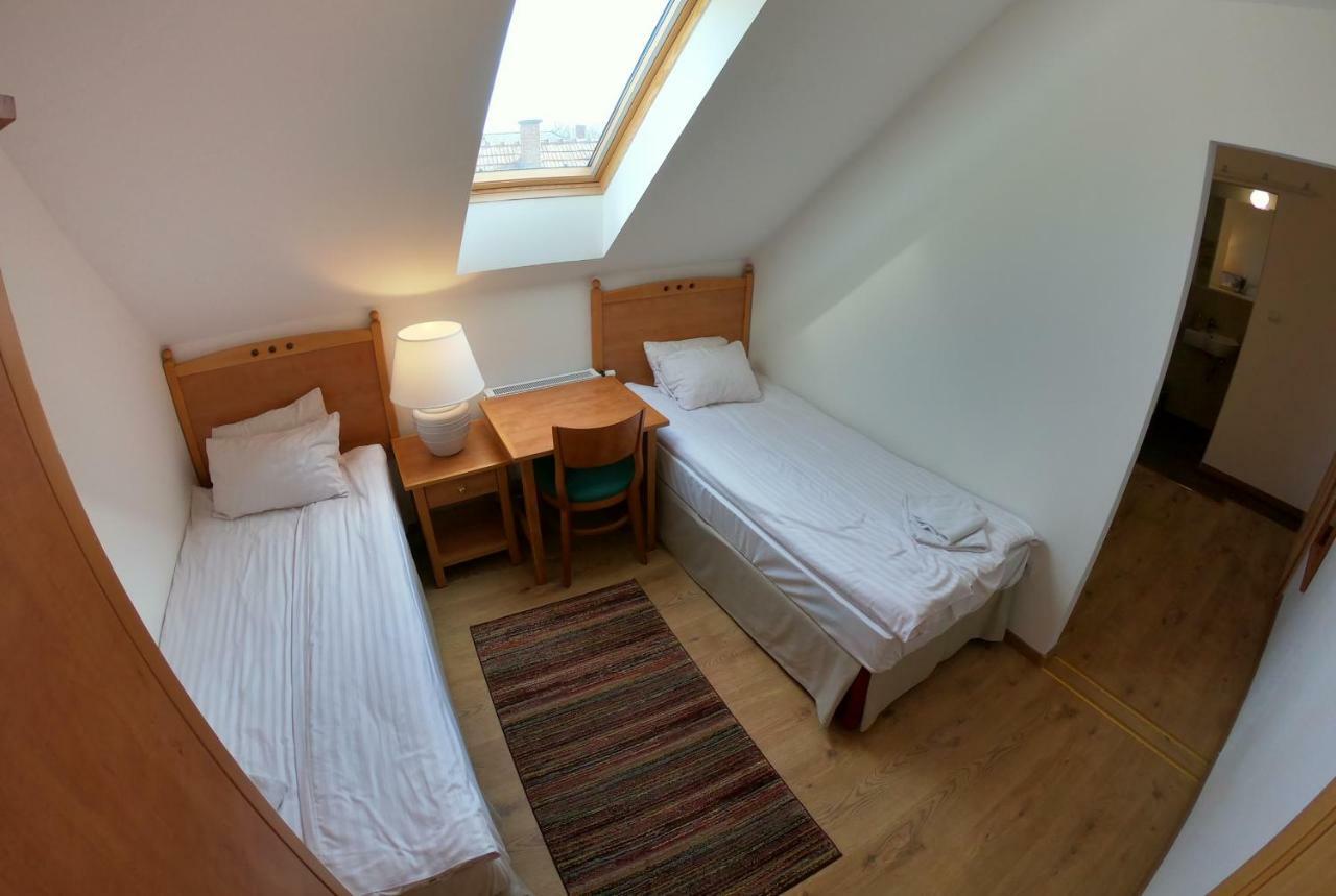 Buzas Pince Vendeghaz Hotel Ecséd Eksteriør billede