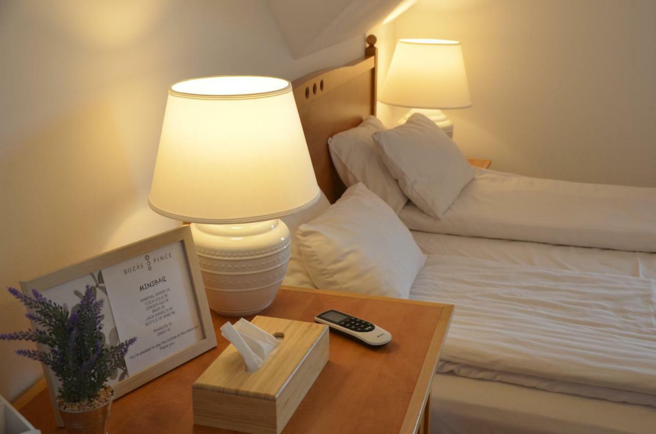 Buzas Pince Vendeghaz Hotel Ecséd Eksteriør billede
